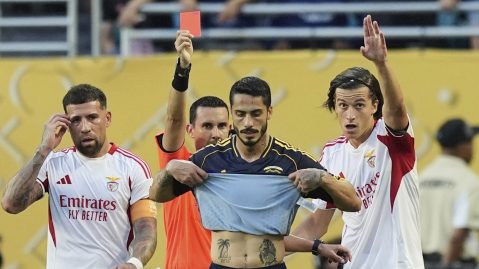 César ramos expulsó a tres jugadores.