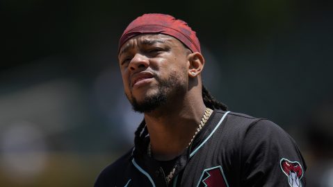 Arizona Diamondbacks' Ketel Marte warms up before a baseball game against the Chicago White Sox, Wednesday, June 25, 2025, in Chicago. (AP Photo/Erin Hooley)