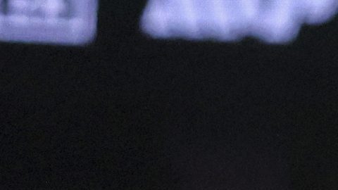 El mexicano Julio César Chávez Jr. lanza un golpe a Jake Paul durante su pelea en peso crucero realizada en el Honda Center de Anaheim.