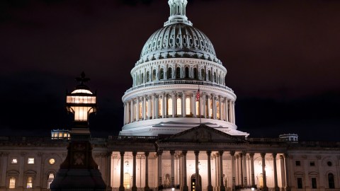 El Senado se mantendrá en sesión para votar el gran proyecto de ley del presidente Trump.