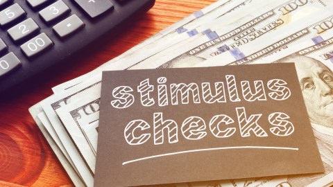 ¿Cuándo se enviarán los cheques de estímulo de $400 y quiénes lo recibirán?
