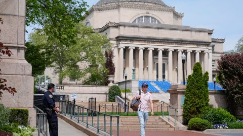 Según el Departamento de Educación, Columbia "ya no parece cumplir con los estándares de acreditación de la Comisión".