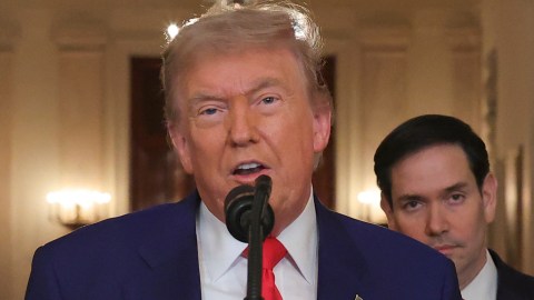 Trump dijo que impulsa un nuevo lema que llama “Hacer Irán Grande de Nuevo”.