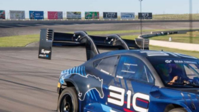 El Ford Super Mustang Mach-E viene con todo