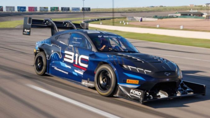 El Ford Super Mustang Mach-E viene con todo