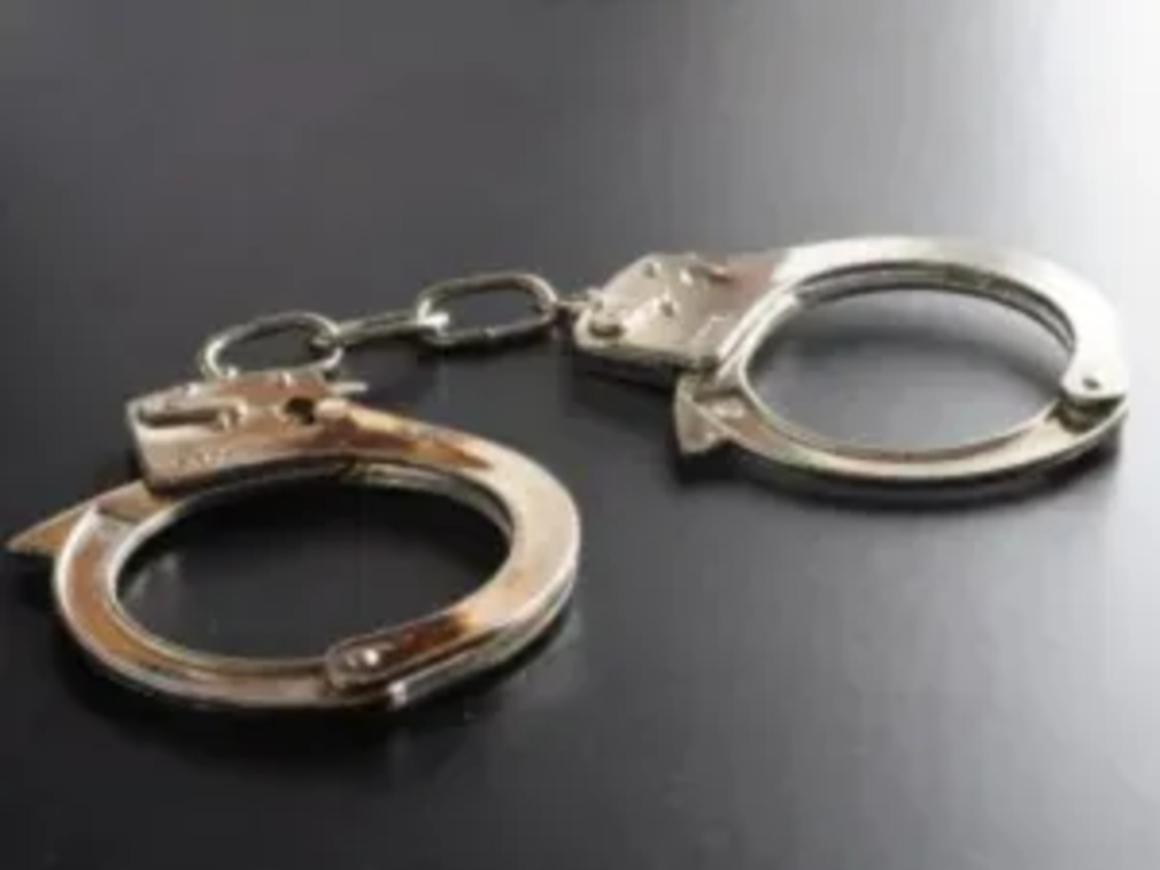 La madre hispana fue arrestada por agentes federales de inmigración.