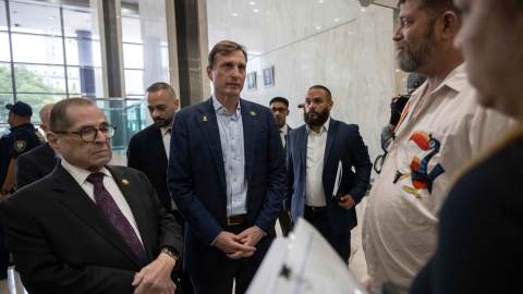 Dan Goldman cuestionó qué tiene que esconder ICE que no les permitió el acceso.