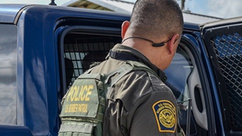 ICE mantiene sus operaciones contra indocumentados en varias partes del país.