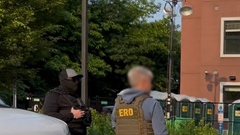 ICE mantiene operaciones en todo el país, como en un centro de trabajo en Bethlehem, Pensilvania.