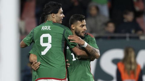 Alexis vega y Raúl Jiménez en la selección mexicana.