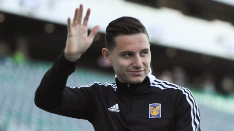 Thauvin acordó un año más en el Udinese de Italia.