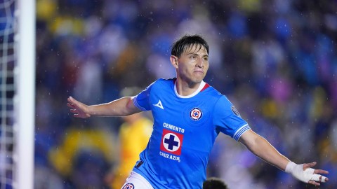 Ciudad de México a 31 de Agosto de 2024. Alexis Gutiérrez en festejo de gol, durante el partido correspondiente a la jornada 6 del torneo Apertura 2024 de la Liga BBVA MX, entre la Máquina Celeste del Cruz Azul y las Águilas del América, realizado en el estadio Ciudad de los Deportes. Foto: Imago7/ Rafael Vadillo