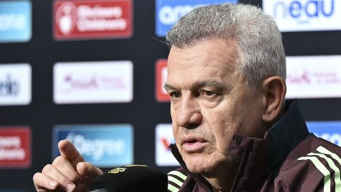 Arlington, Texas Estados Unidos de América a 17 de junio. Javier Aguirre, director técnico e Israel Reyes, durante la conferencia de prensa previa al segundo partido de la fase de grupos de la copa oro 2025, realizada en el estadio Att. Foto/ Imago7/ Etzel Espinosa