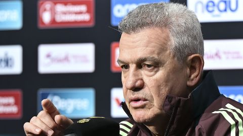 Arlington, Texas Estados Unidos de América a 17 de junio. Javier Aguirre, director técnico e Israel Reyes, durante la conferencia de prensa previa al segundo partido de la fase de grupos de la copa oro 2025, realizada en el estadio Att. Foto/ Imago7/ Etzel Espinosa