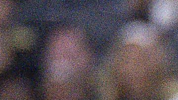 Santiago Giménez sacudió la red con un remate de media tijera, pero el gol fue anulado por fuera de lugar.