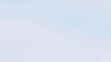 PARAMOUNT (United States), 07/06/2025.- Protesters and federal agents clash near a Home Depot after a raid was conducted by Immigration and Customs Enforcement (ICE) in Paramount, California, USA, 07 June 2025. This comes the day after federal immigration authorities arrested more than 40 people across Los Angeles, as protesters gathered outside a federal detention center. (Protestas) EFE/EPA/ALLISON DINNER