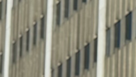 Martha Arévalo, líder de CARECEN alza su voz contra los operativos de ICE en Los Ángeles.