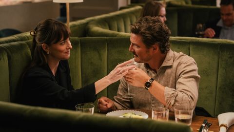 Dakota Johnson y Pedro Pascal en "Materialists".