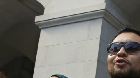 Partidarios de las propuestas para ampliar los beneficios de salud financiados por el gobierno de California a los inmigrantes indocumentados se reunieron en el Capitolio para el Día de Acción de los Inmigrantes, el 20 de mayo de 2019, en Sacramento, California