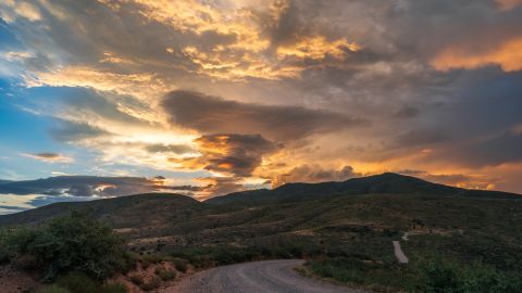 Los cuerpos fueron hallados en una zona aislada de Mount Ord, un área montañosa frecuentada por excursionistas y campistas