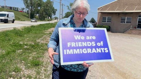 Redada federal de inmigración en planta de producción de carne de Omaha provocó protestas y pánico entre habitantes