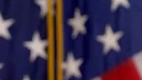 El gobernador acusó al presidente Donald Trump de llevar a cabo una "redada militar" en Los Ángeles.