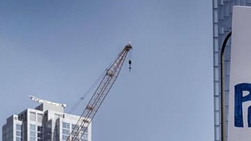 Angelinos manifiestan su indignación con la actual administración.