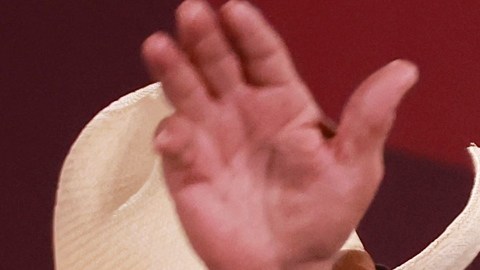 AMLO reaparece para votar en inédita elección al poder judicial de México