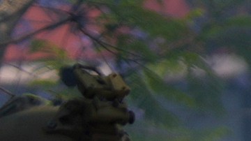 Agentes de ICE y DHS con equipo antidisturbios enfrentaron a manifestantes contra las redadas de ICE en LA.