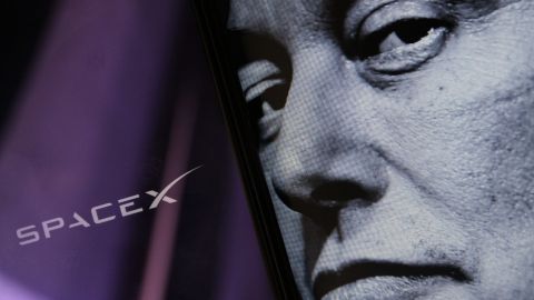 Trump planteó la posibilidad de poner fin a todos los contratos federales que involucran a Elon Musk y sus empresas