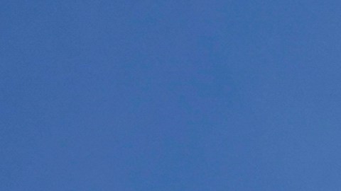 Las tormentas geomagnéticas provocadas por el máximo solar de 2024 redujeron la vida útil de los satélites Starlink hasta en 10 días.Imagen: Ad