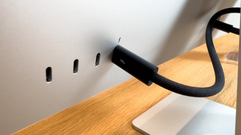 Los cables thunderbolt 5 permiten transmitir datos a velocidades de hasta 120 gigabits por segundo