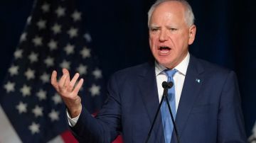 El gobernador demócrata de Minnesota, Tim Walz, exhortó a los demócratas a ser "un poco más agresivos".