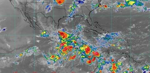 México se mantiene alerta por la probable evolución de Erick a huracán categoría 2