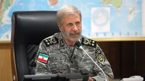 Irán promete una "respuesta decisiva" al ataque de Estados Unidos mientras Trump habla de un "cambio de régimen" en Teherán