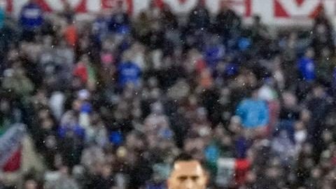Oslo (Norway), 06/06/2025.- Norway's Erling Haaland in actioagainst Italy's Diego Coppola (left) and Nicolo Barella (right) during the FIFA World Cup 2026 qualifier match between Norway and Italy at Ullevaal Stadium in Oslo, Norway, 06 June 2025. (Mundial de Fútbol, Italia, Noruega) EFE/EPA/Cornelius Poppe NORWAY OUT