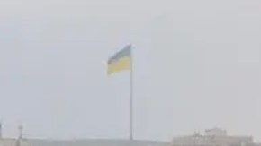 Varios edificios de departamentos de Járkov resultaron dañados en la nueva ola de bombardeos rusos.