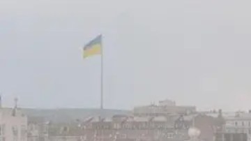 Varios edificios de departamentos de Járkov resultaron dañados en la nueva ola de bombardeos rusos.