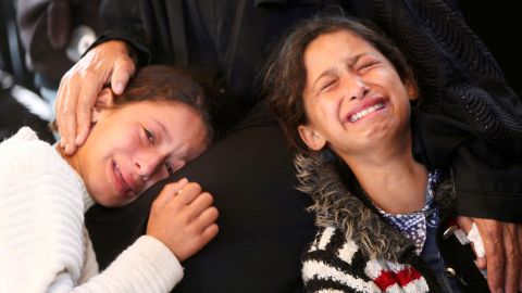 "Una carnicería total": decenas de palestinos mueren en el tercer día de ataques israelíes cerca de los centros de distribución de ayuda en Gaza