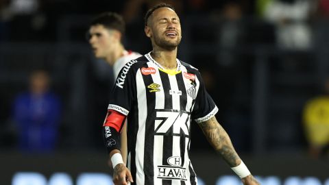 Tras la expulsión de Neymar Jr, el Santos recibió el gol de la derrota.
