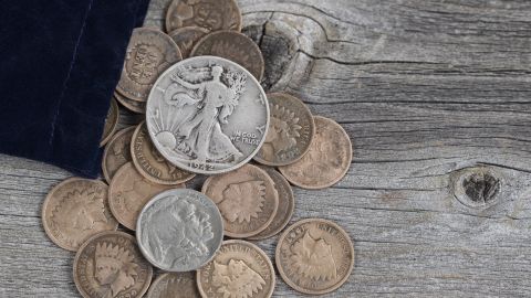 Verificar el valor de una moneda antigua es más que mirar una fecha o su brillo. Es un proceso técnico que puede aumentar su valor considerablemente si se realiza bien.