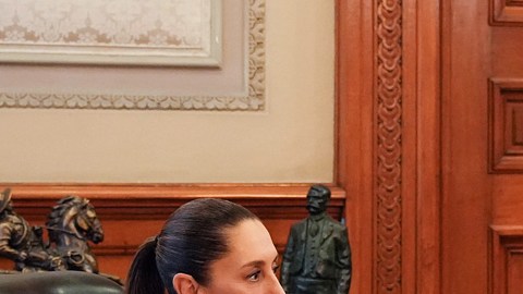 Sheinbaum recibe al subsecretario de Estado de EEUU en medio de tensiones por las redadas