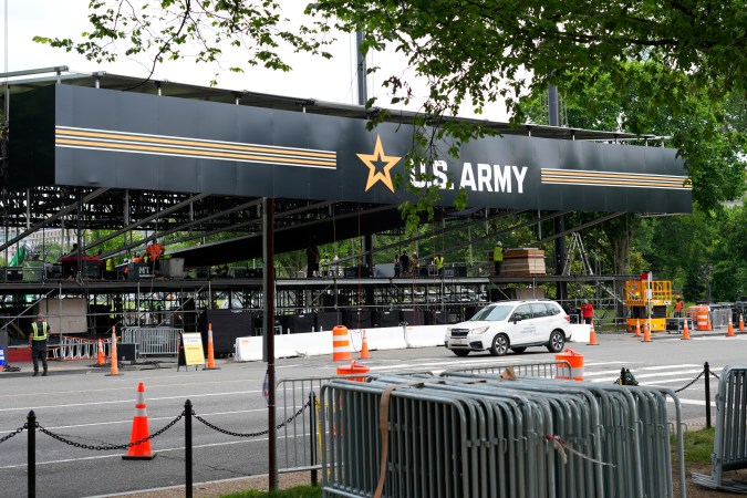 El escenario en la Elipse, cerca de la Casa Blanca, para el festival y desfile en conmemoración del 250 aniversario del Ejército de EE.UU., en Washington, D.C.