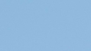 La escultura muestra muestra una mano pintada de oro con un pulgar hacia arriba aplastando la corona de la Estatua de la Libertad