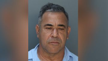 Velázquez permanece bajo custodia, con una fianza fijada en $30.000 dólares