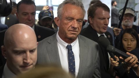 expetos despedidos critican a Kennedy