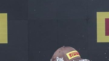 Montreal (Canada), 15/06/2025.- Mercedes driver George Russell of Britain, first place, (C), Red Bull Racing driver Max Verstappen of Netherlands, second place (L) and Mercedes driver Andrea Kimi Antonelli of Italy, third place, celebrate in the podium after the Formula 1 Grand Prix of Canada at the Circuit Gilles-Villeneuve in Montreal, Canada, 15 June 2025. (Fórmula Uno, Italia, Países Bajos; Holanda, Reino Unido) EFE/EPA/SHAWN THEW