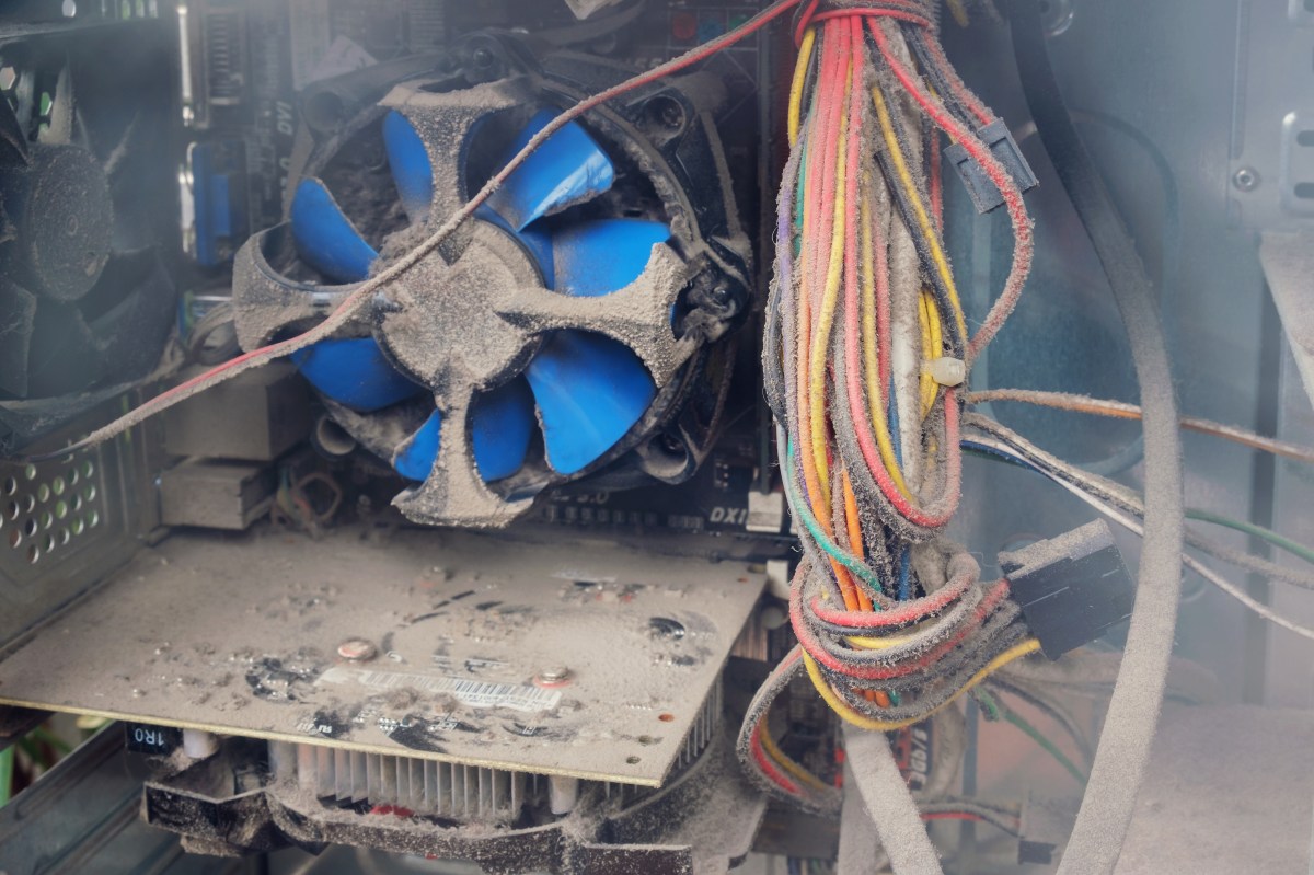 Guía paso a paso para limpiar el polvo de tu computadora de forma segura