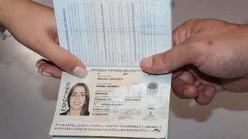 Por qué los nuevos pasaportes de Uruguay generaron quejas de Alemania, Francia y Japón