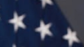 El agente fue trasladado de inmediato a un hospital cercano, donde falleció horas después.